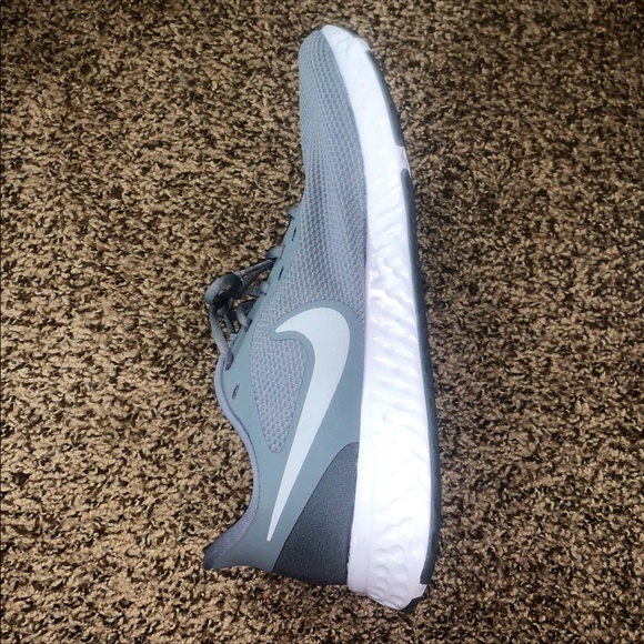 Men’s Nike sneakers NEVER WORN - Picture 2 of 2